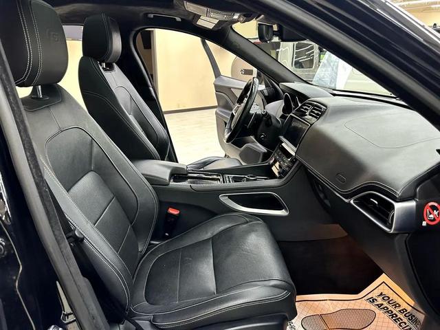 Photo of 2019 Black Jaguar F-PACE