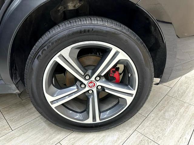 Photo of 2019 Black Jaguar F-PACE
