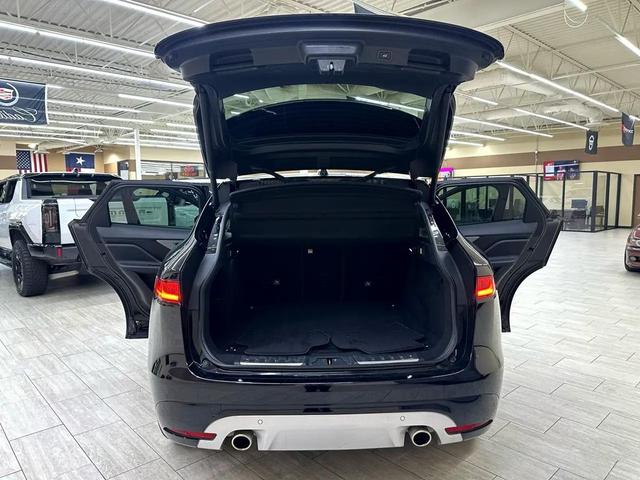 Photo of 2019 Black Jaguar F-PACE