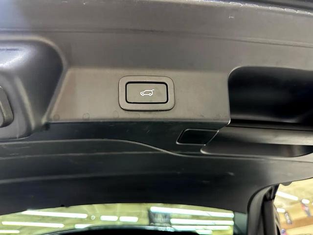 Photo of 2019 Black Jaguar F-PACE