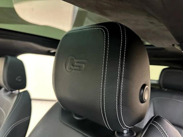 Photo of 2019 Black Jaguar F-PACE