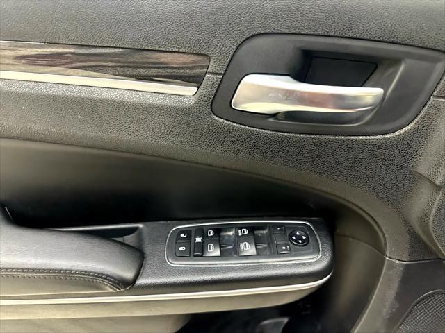 Photo of 2019 Velvet Red Pearlcoat Chrysler 300