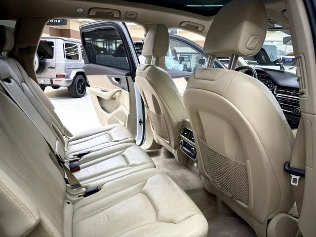 Photo of 2018 White Audi Q7