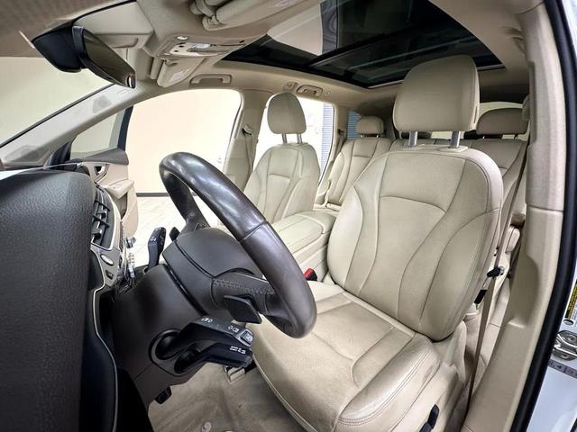 Photo of 2018 White Audi Q7