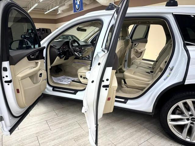 Photo of 2018 White Audi Q7