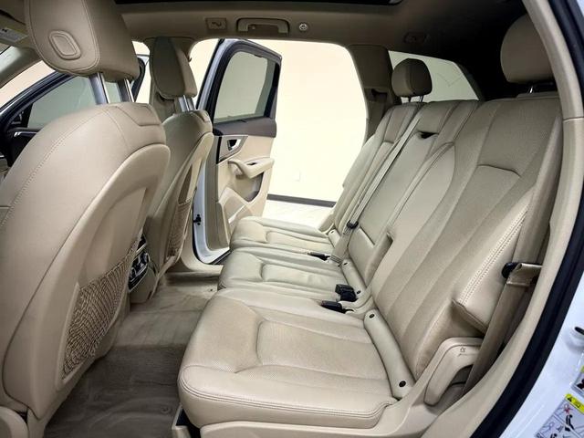 Photo of 2018 White Audi Q7