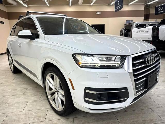 Photo of 2018 White Audi Q7
