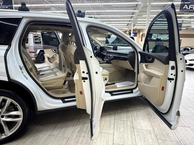 Photo of 2018 White Audi Q7