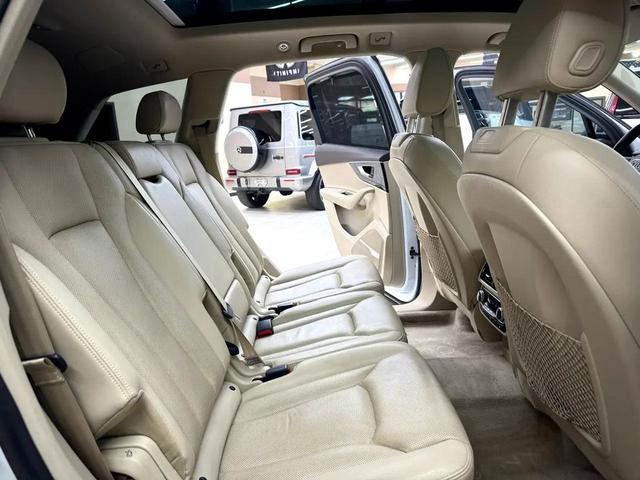 Photo of 2018 White Audi Q7