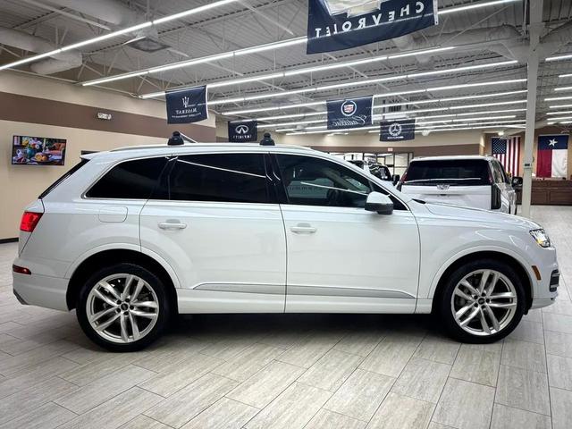 Photo of 2018 White Audi Q7