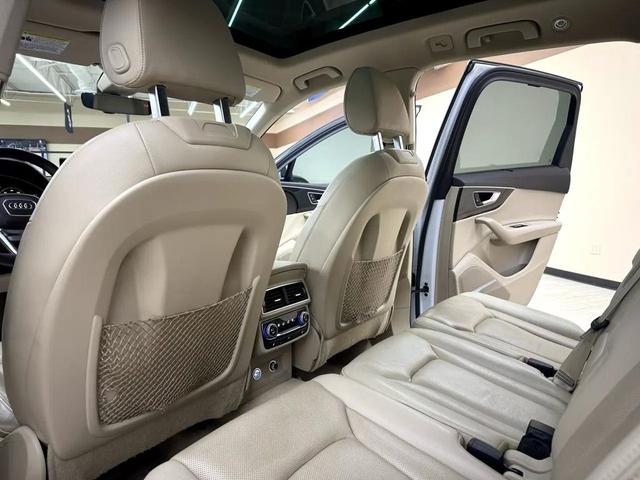 Photo of 2018 White Audi Q7