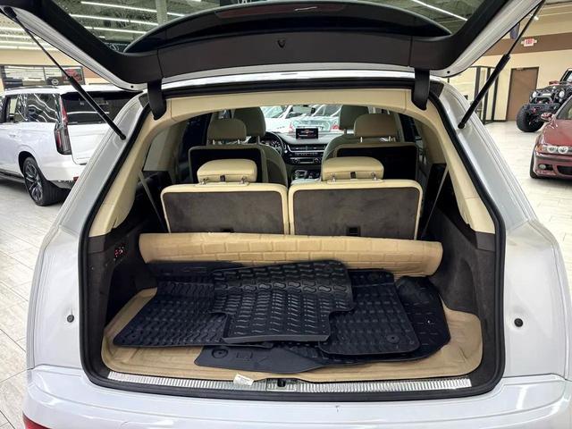 Photo of 2018 White Audi Q7