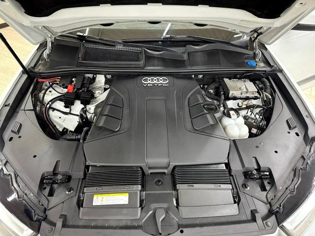 Photo of 2018 White Audi Q7