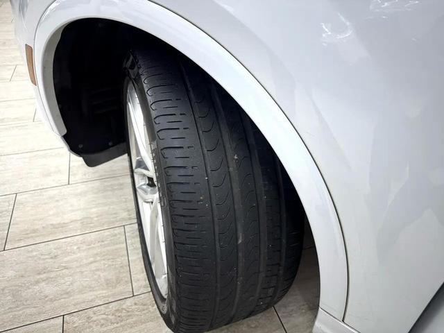 Photo of 2018 White Audi Q7