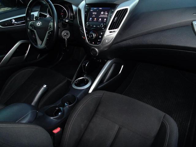 Photo of 2017 Ultra Black Pearl Hyundai Veloster