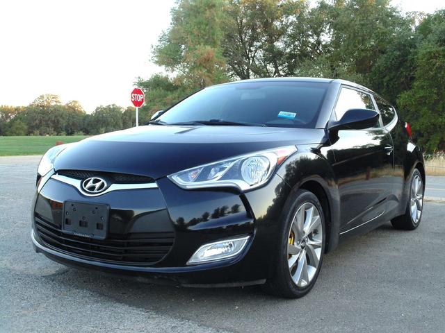 Photo of 2017 Ultra Black Pearl Hyundai Veloster