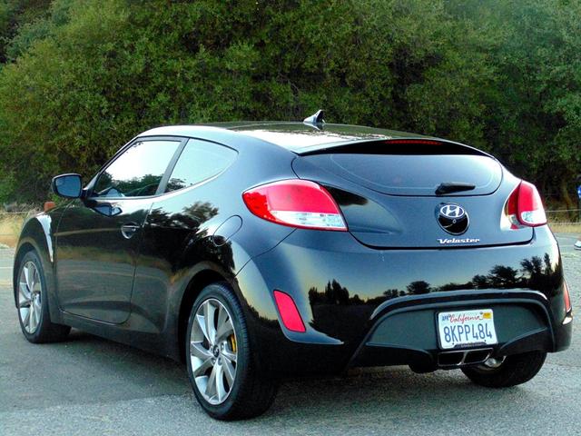 Photo of 2017 Ultra Black Pearl Hyundai Veloster