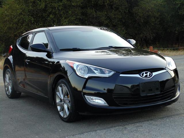 Photo of 2017 Ultra Black Pearl Hyundai Veloster