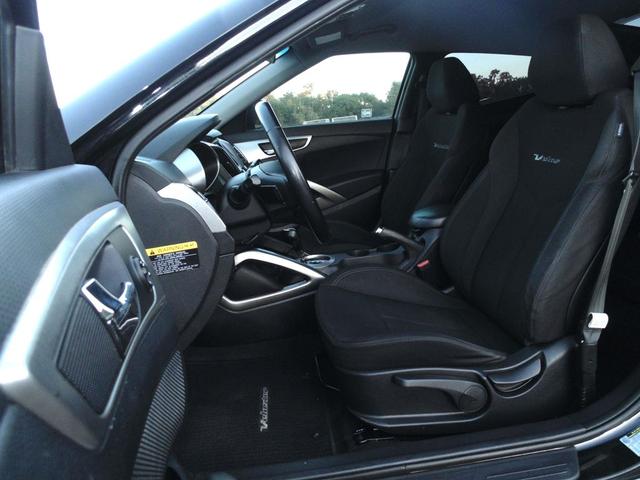 Photo of 2017 Ultra Black Pearl Hyundai Veloster