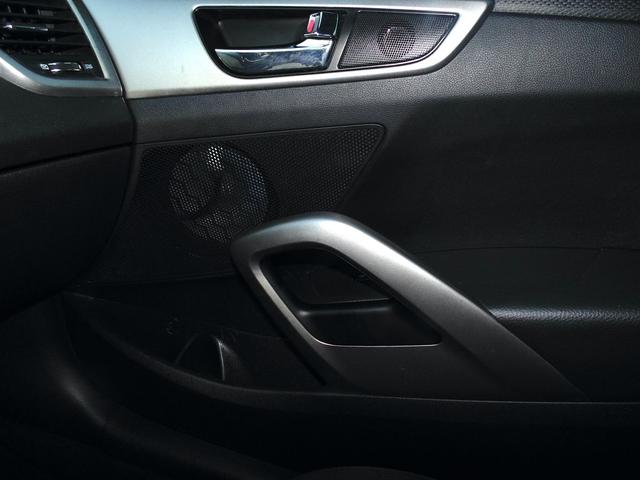 Photo of 2017 Ultra Black Pearl Hyundai Veloster