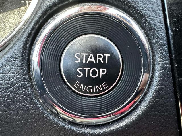 Photo of 2019 Magnetic Black Nissan Rogue