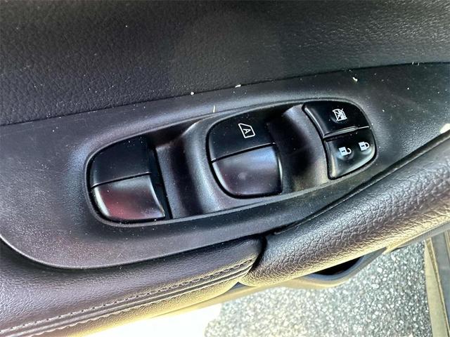 Photo of 2019 Magnetic Black Nissan Rogue