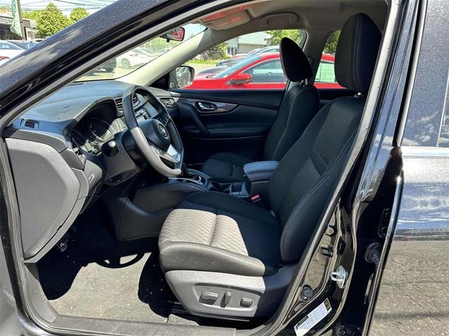 Photo of 2019 Magnetic Black Nissan Rogue