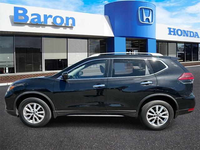 Photo of 2019 Magnetic Black Nissan Rogue