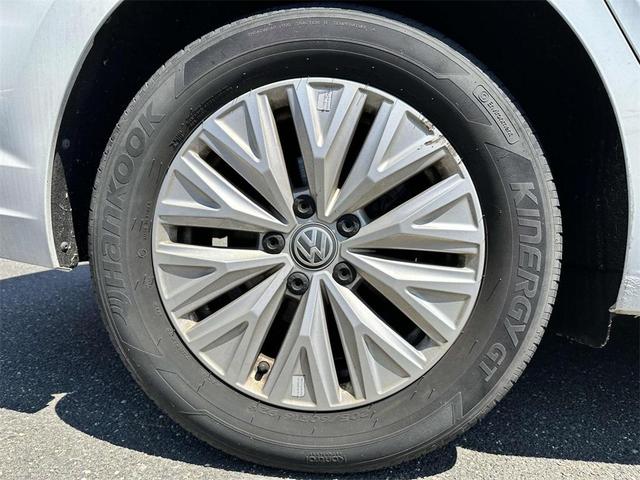 Photo of 2019 Pure White Volkswagen Jetta