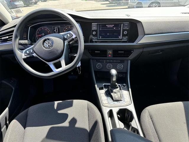 Photo of 2019 Pure White Volkswagen Jetta
