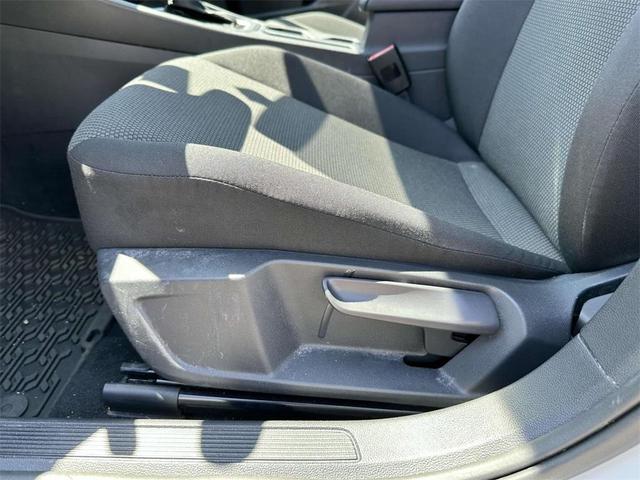 Photo of 2019 Pure White Volkswagen Jetta