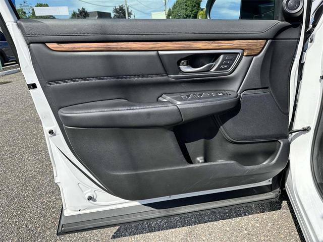 Photo of 2022 White Honda CR-V