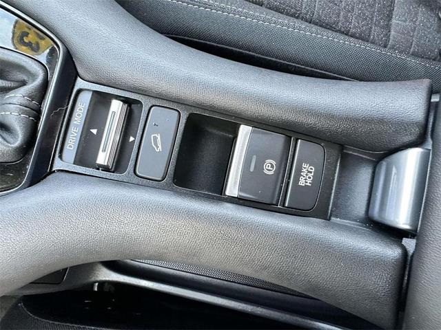 Photo of 2023 White Honda HR-V
