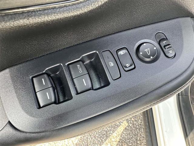 Photo of 2023 White Honda HR-V