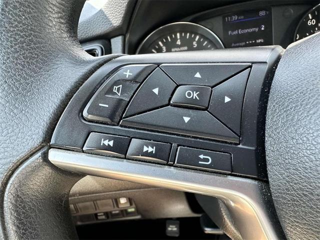 Photo of 2018 Brilliant Silver Nissan Rogue