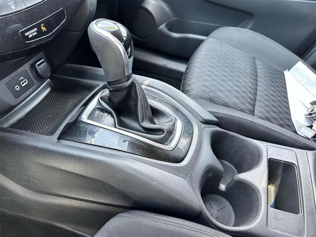 Photo of 2018 Brilliant Silver Nissan Rogue