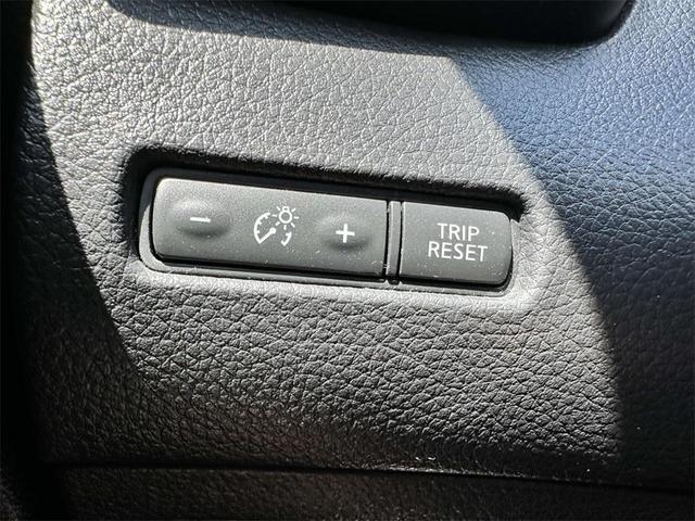 Photo of 2018 Brilliant Silver Nissan Rogue