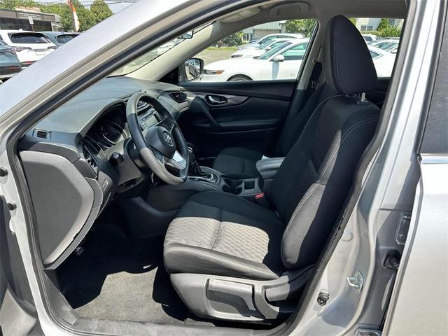 Photo of 2018 Brilliant Silver Nissan Rogue
