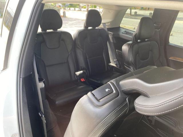 Photo of 2020 Crystal White Metallic Volvo XC90