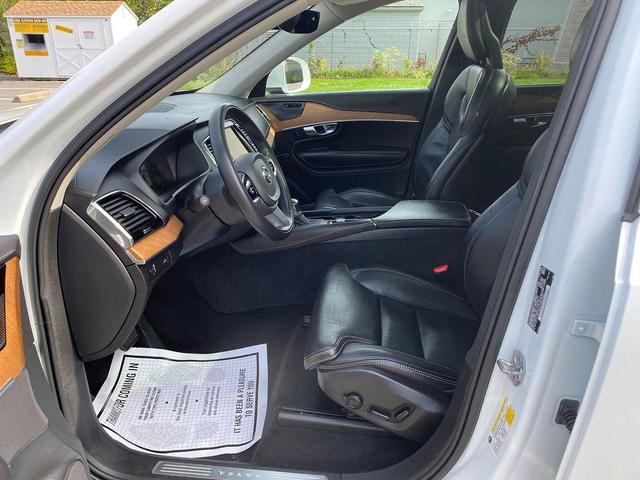 Photo of 2020 Crystal White Metallic Volvo XC90
