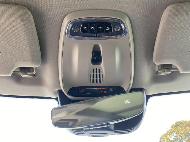 Photo of 2020 Crystal White Metallic Volvo XC90
