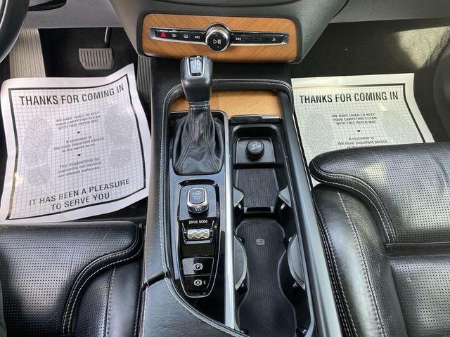 Photo of 2020 Crystal White Metallic Volvo XC90