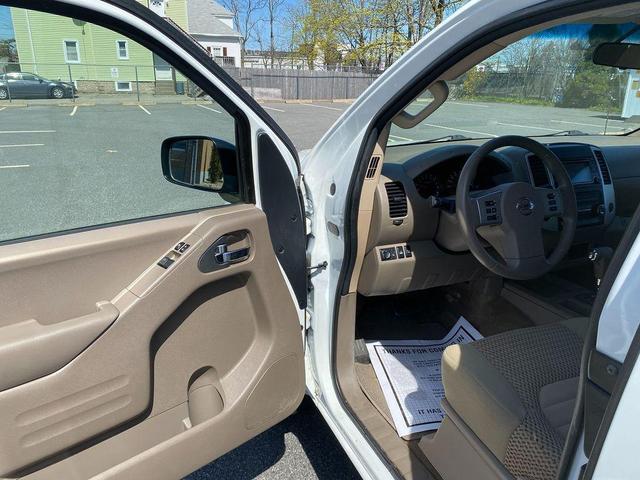 Photo of 2015 Glacier White Nissan Frontier