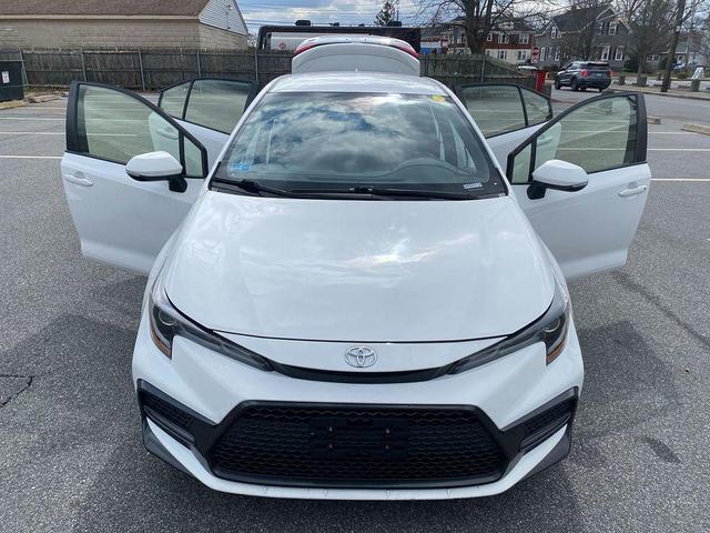 Photo of 2021 Super White Toyota Corolla