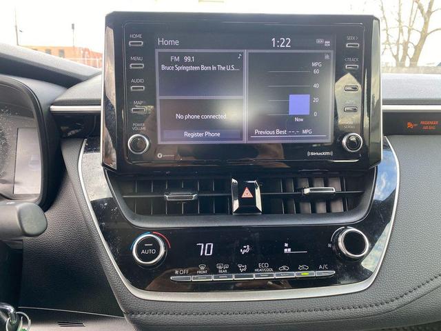 Photo of 2021 Super White Toyota Corolla