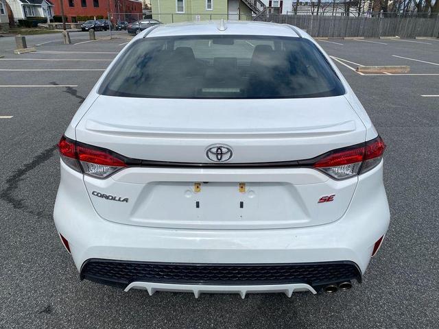 Photo of 2021 Super White Toyota Corolla