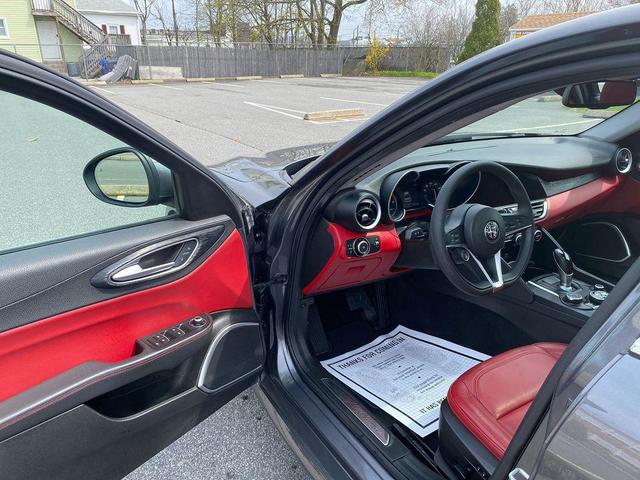Photo of 2019 Vesuvio Gray Metallic Alfa Romeo Giulia
