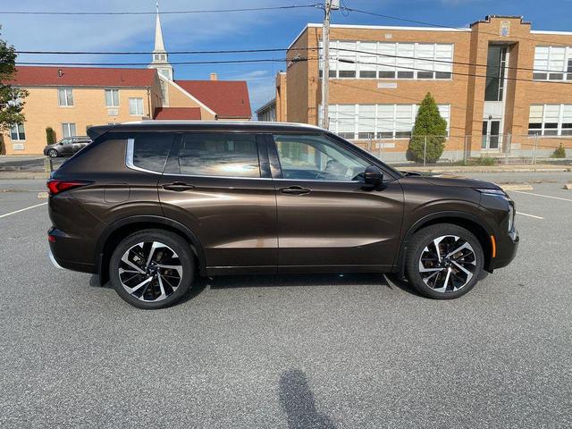 Photo of 2022 Deep Bronze Metallic Mitsubishi Outlander