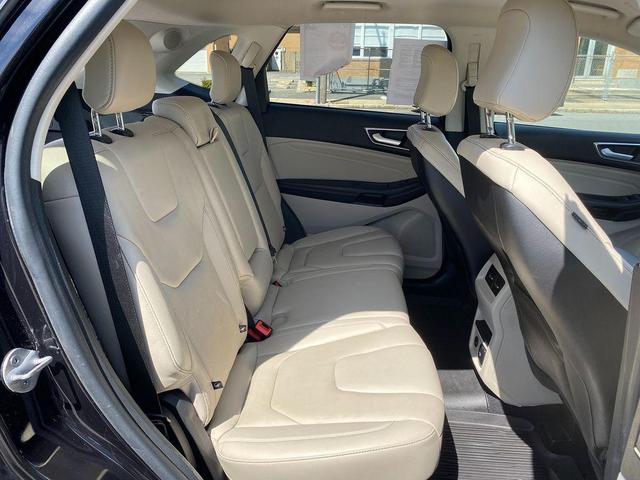 Photo of 2021 Agate Black Metallic Ford Edge