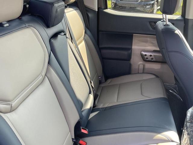 Photo of 2025 CARBONIZED GRAY METALLIC Ford Maverick